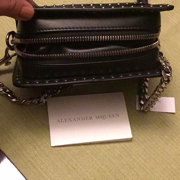 NEW❤️Alexander McQueen❤️Studded Shoulder bag - Picture 8 of 8